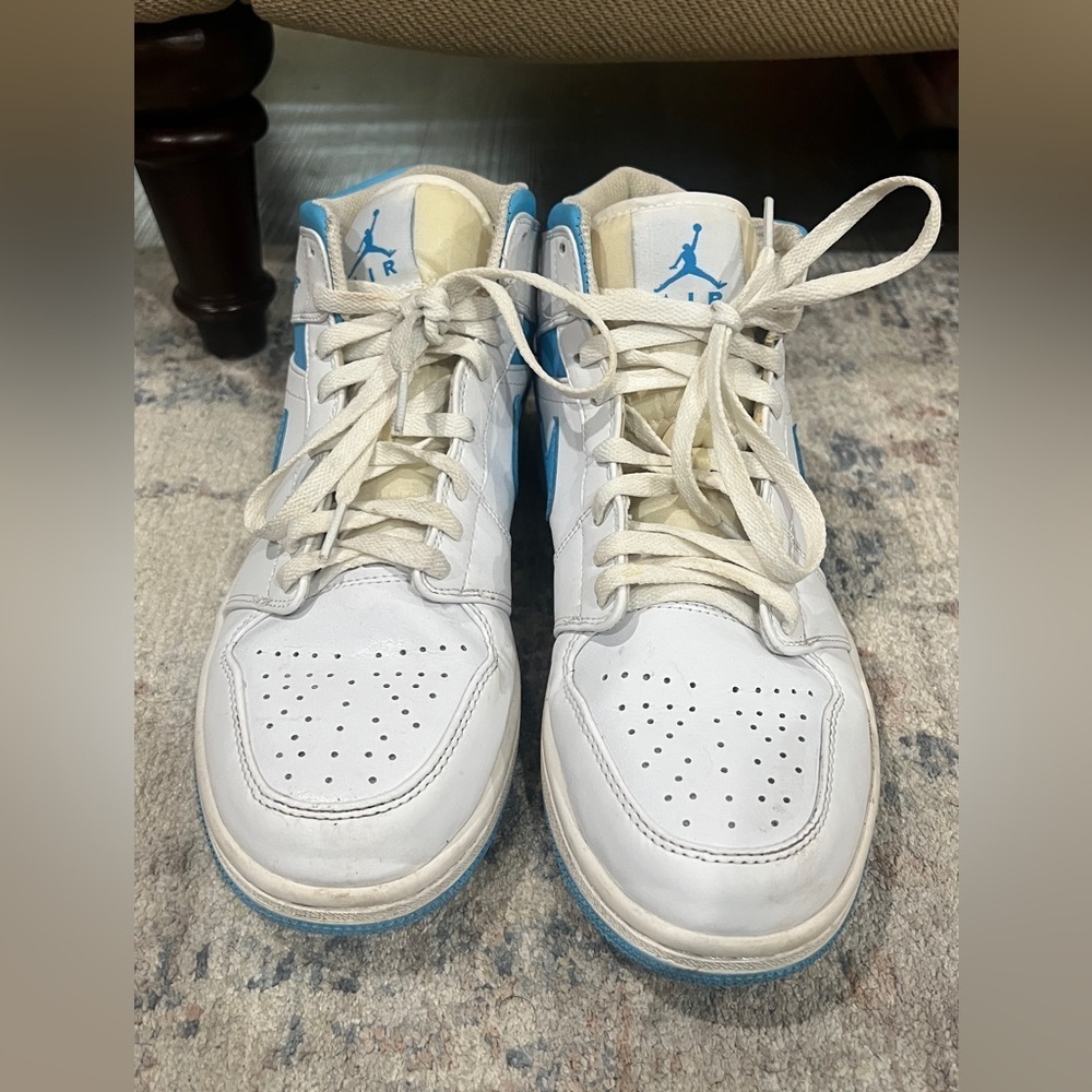 Nike Air Jordan 1 Mid UNC